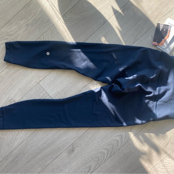 Lululemon navy wunder train HR contour fit legging tights 25” - Picture 7 of 7